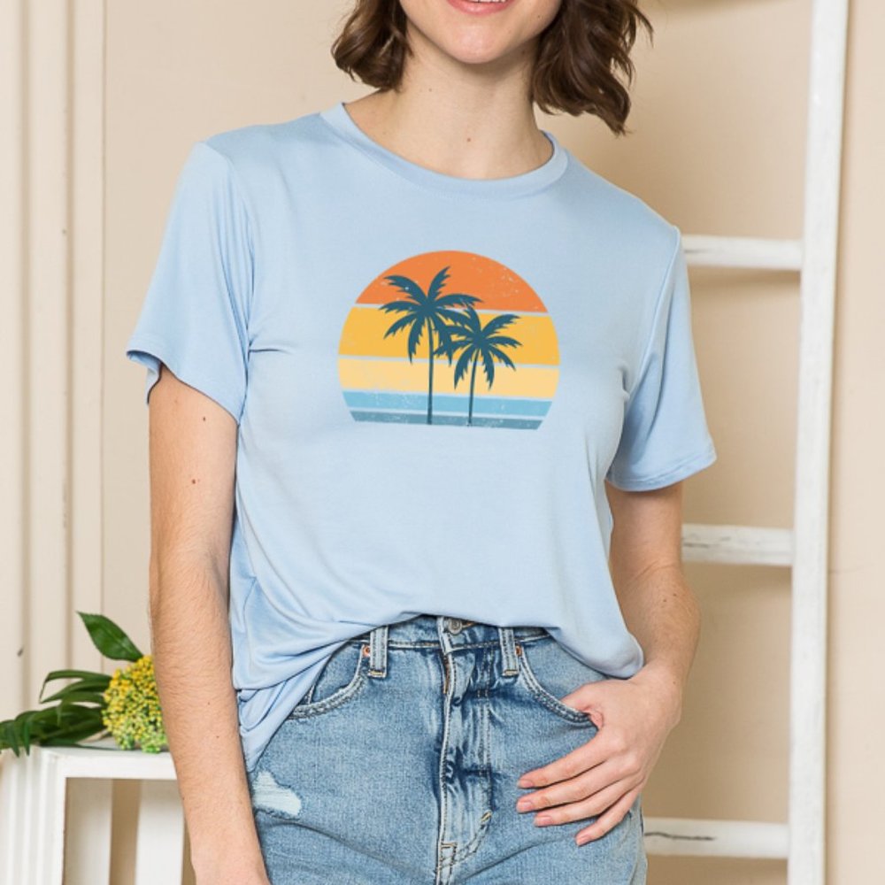 BASIC T-SHIRT WITH PALM TREE SUNSET PRINT